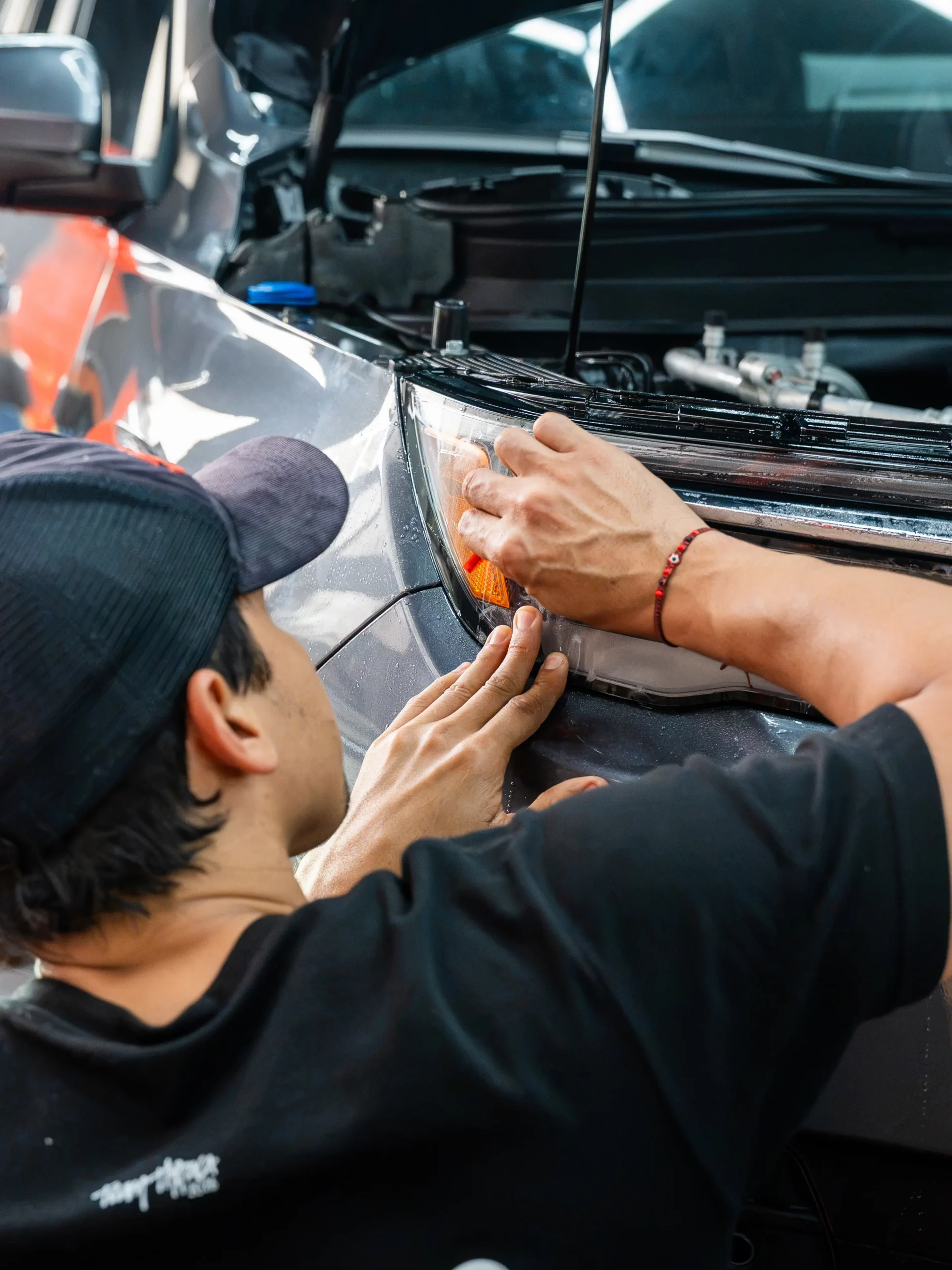 Instalación de PPF automotriz para protección de pintura en Surquillo