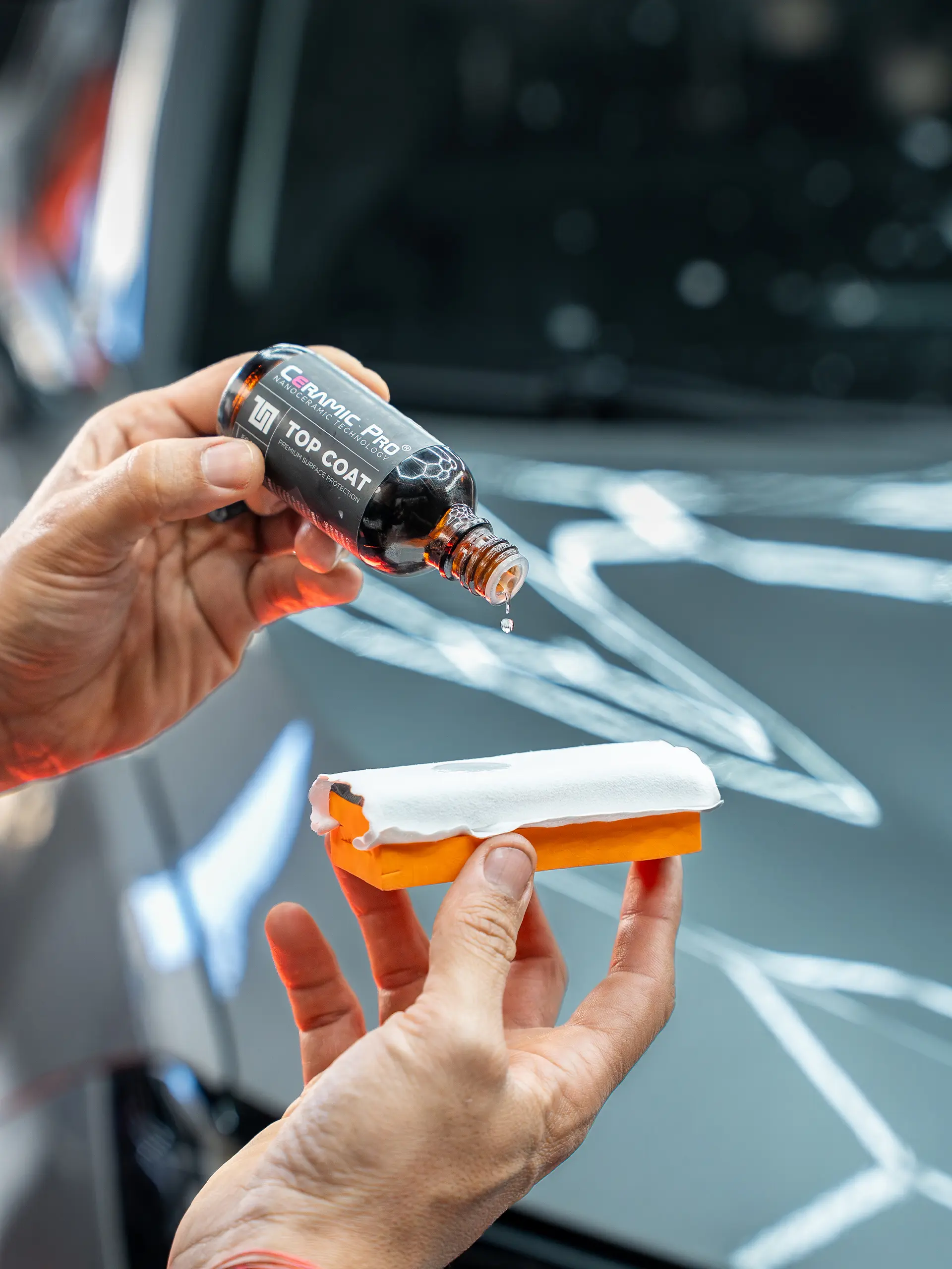 Recubrimiento cerámico con dureza 9H certificada para protección de pintura vehicular.